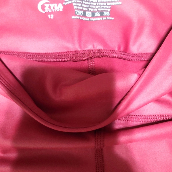ZYIA Shiny Lipgloss Wine Magenta  Metallic Light N Tight Hi-Rise Sz 12 Leggings - Picture 9 of 11